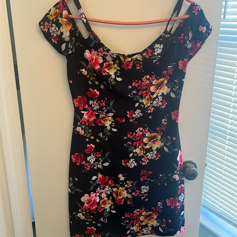Express gorgeous off the shoulder floral dress size small